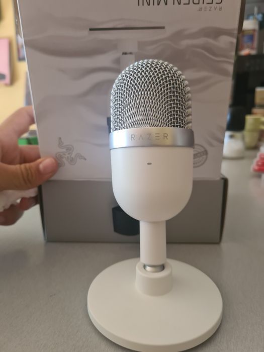 ЧИСТО НОВ микрофон Razer Siren mini