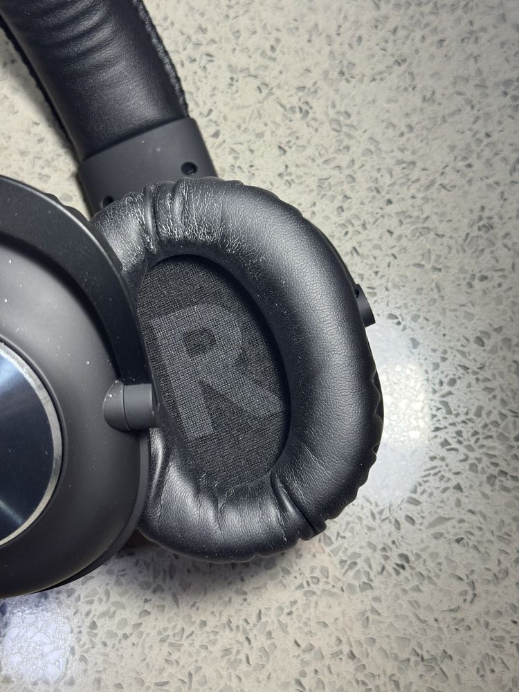 HyperX Cloud 2 Wireless, Logitech Pro X wired