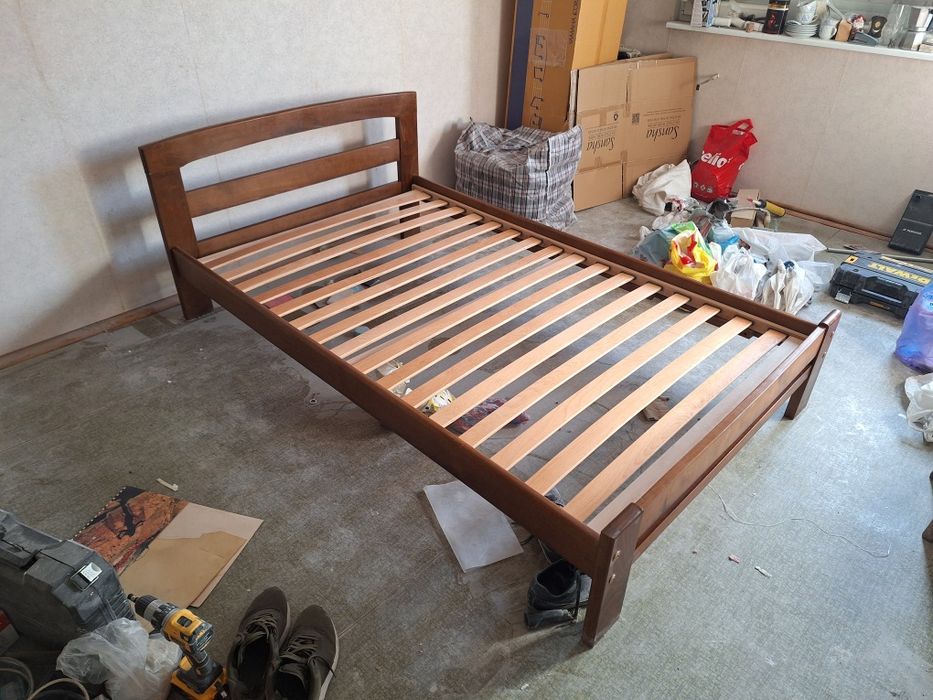 Легло от масив с подматрачна рамка