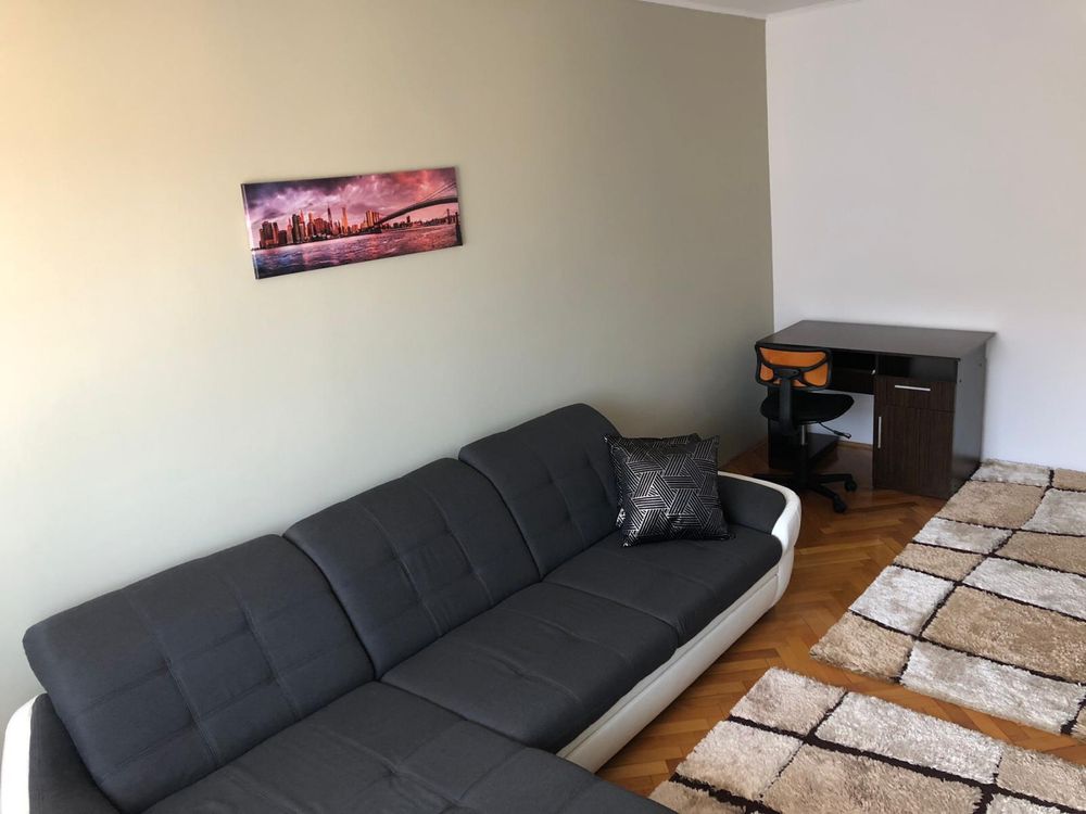Proprietar ofer spre închiriere apartament cu o cameră