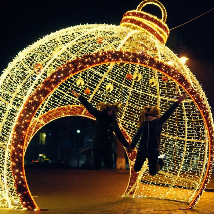 Globul gigant cu LED-uri pentru bradul de Crăciun cu trecere