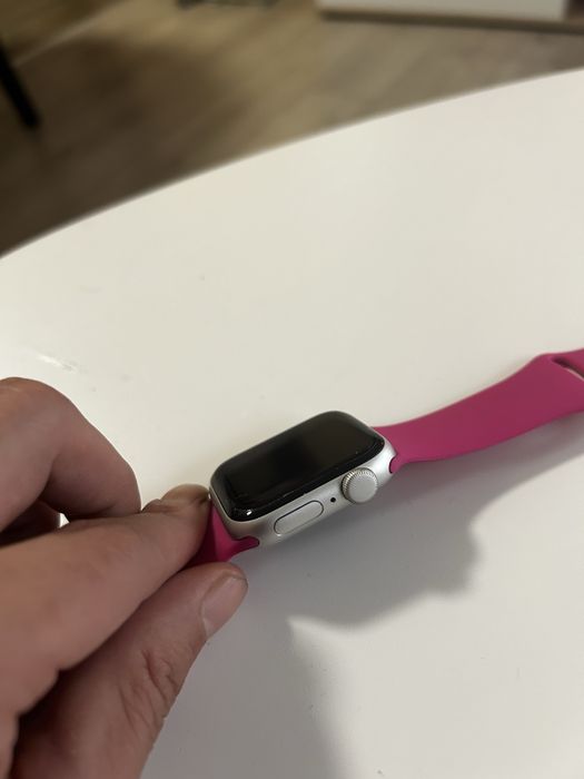 Apple Watch SE 2 (2023) – 40mm Silver/Denim – Състояние като нов!