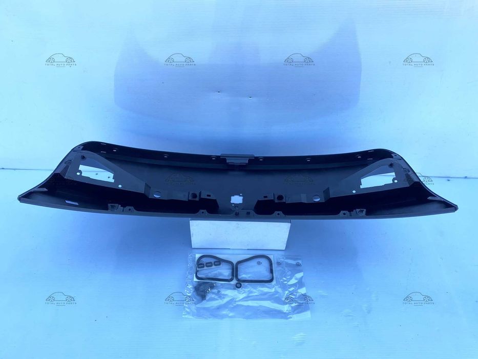 Haion capac portbagaj Renault Megane 4 hatchback nou original Renault