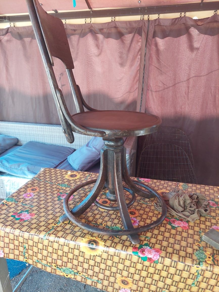 Scaun Thonet cu surub an 1900
