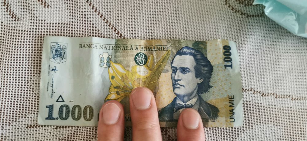 Diverse bancnote de 500, 1000 și 5000 de lei
