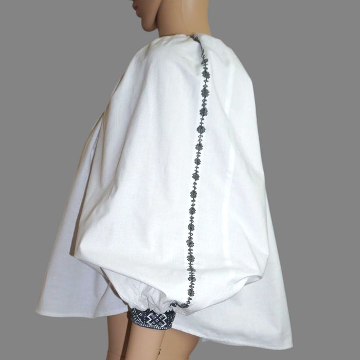 Ie traditionala veche din Transilvania , camasa veche cu ciupag M-L