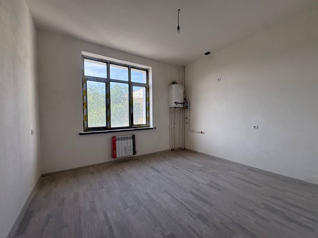 Продается 3 комнатная квартира ремонт метро Максима Горького