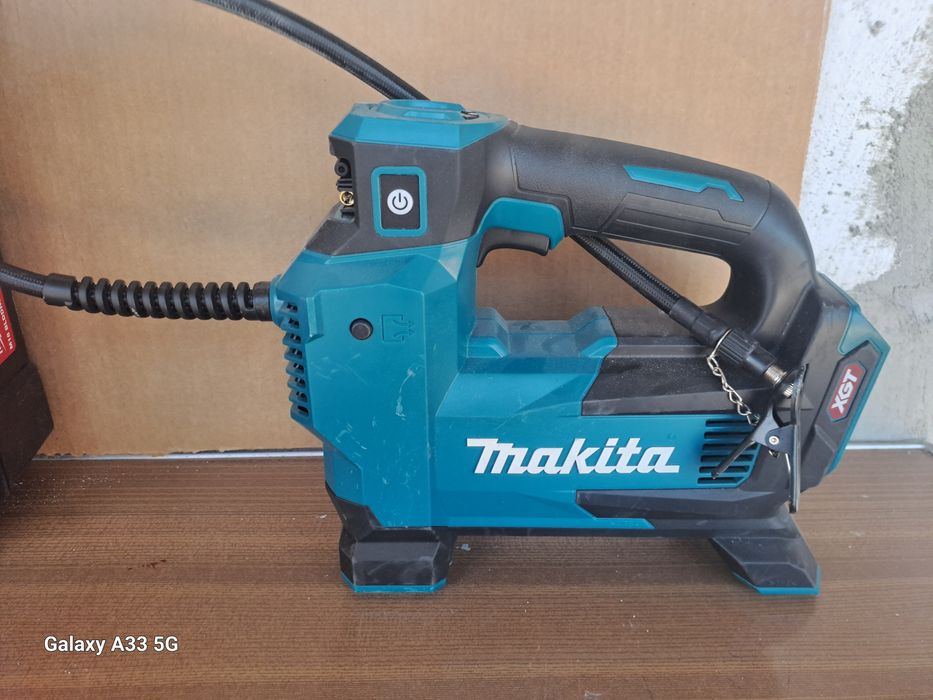 Vând compresor makita