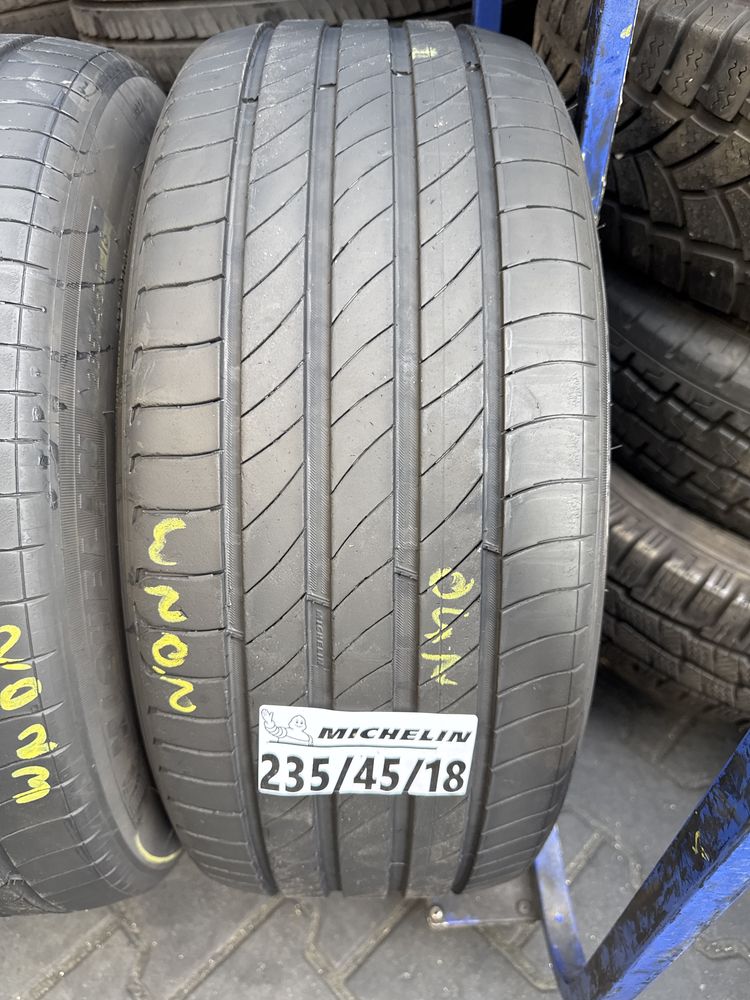 235/45/18 Michelin