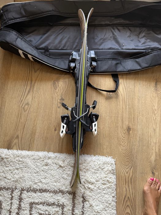 Snowblades skiuri se pot regla legaturile pe mai multe marimi clapari