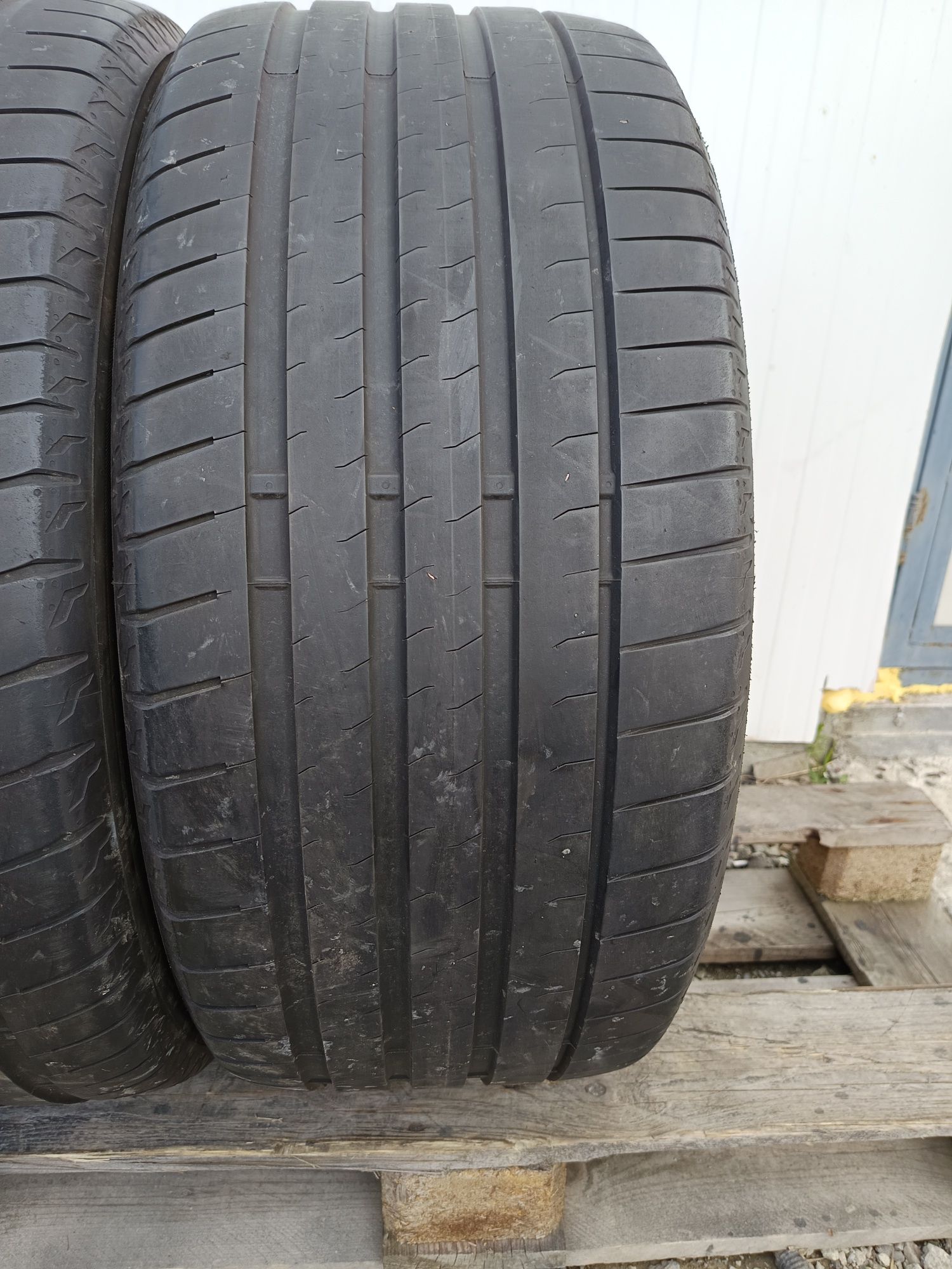 Летни гуми 285 40 ZR 22 BRIDGESTONE Дот0823