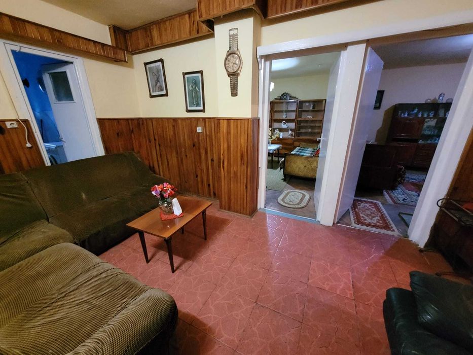 Apartament 4 camere – 115 mp – vis-a-vis de Castelul Regal Săvârșin