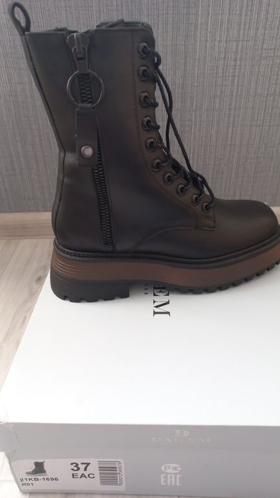 Продам новые кожаные ботинки осень  37 размер