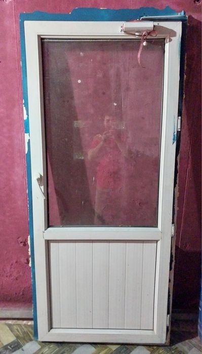 Пластиковая дверь