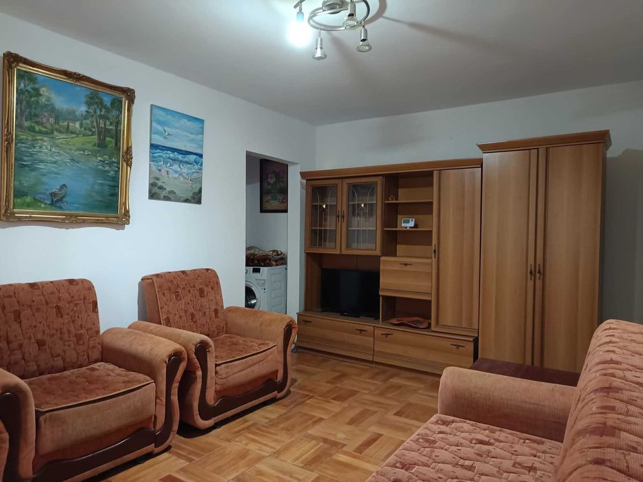 Inchiriez apartament  2 camere in zona Boul Rosu cu centrala proprie