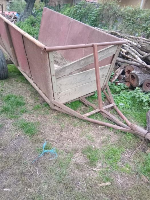 Vând plug și remorca