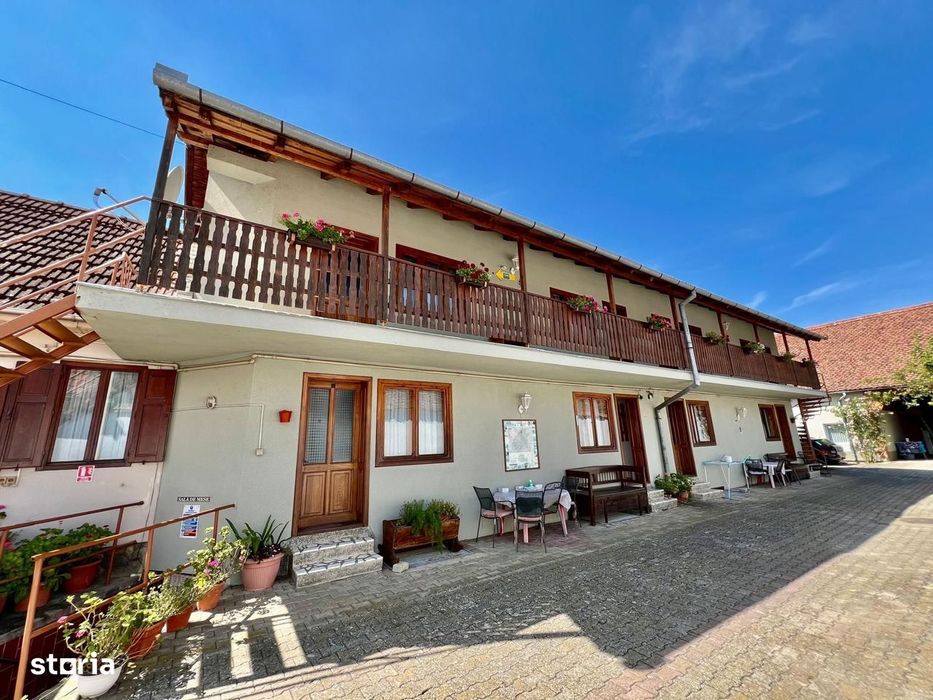 Pensiune 19 camere, teren 1900 mp - Cristian