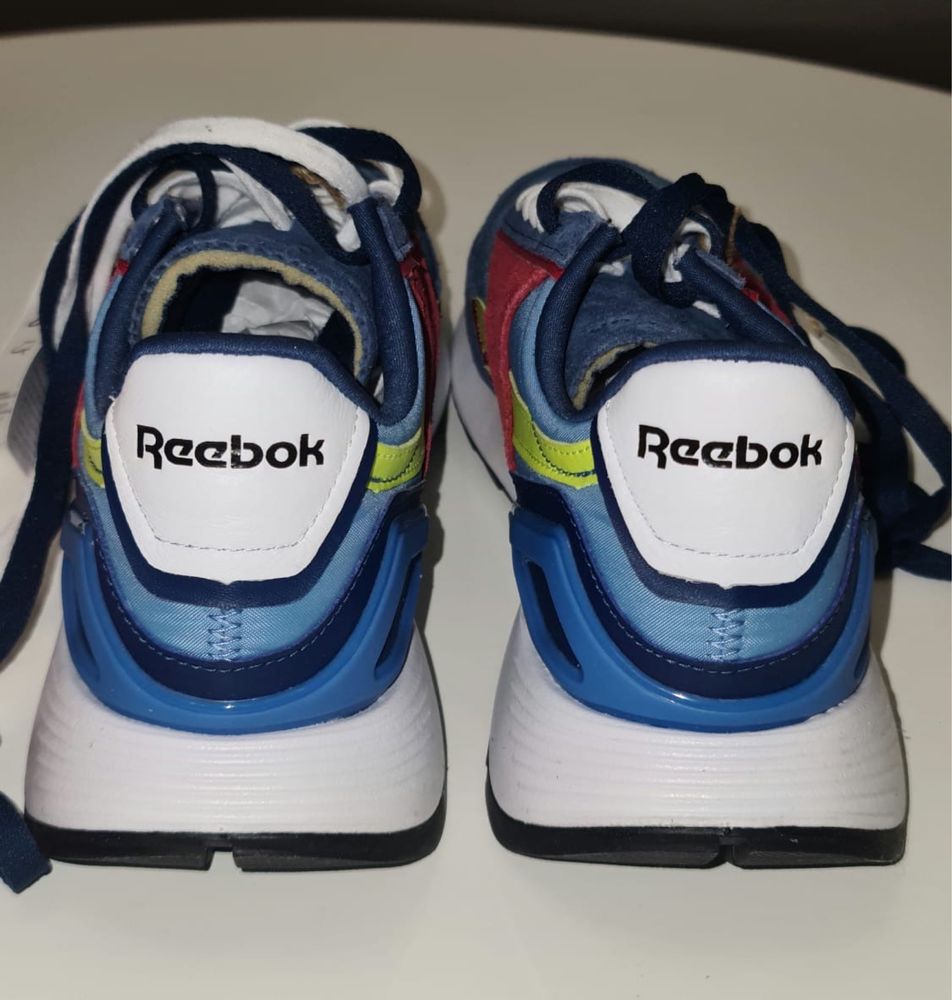 Новые кроссовки Reebok