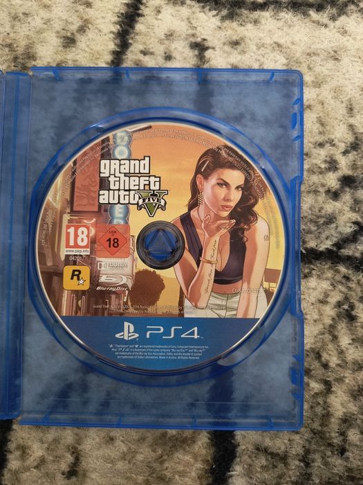 Продавам Плейстейшън 4 (PS4) спешно!!