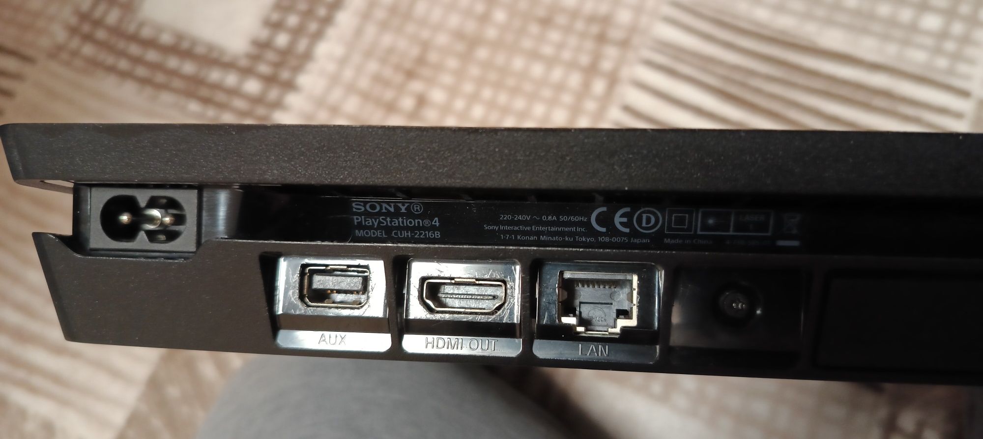 Плейстейшън 4 слим PS 4 slim
