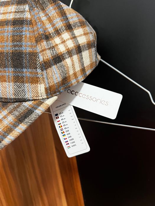 Нова шапка с козирка