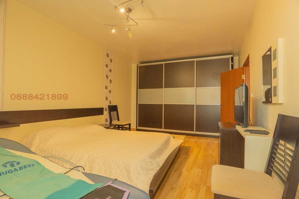 Продава се Тристаен апартамент в Добрич, Център - 136 кв.м за 1081 €/кв.м - Снимка #5