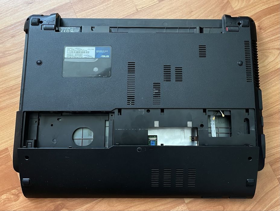 Asus X54H Case (fără placă de bază)