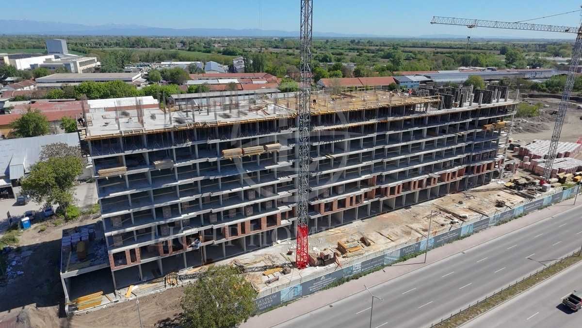 Продава се Двустаен апартамент в Пловдив, Гагарин - 70 кв.м за 983 €/кв.м - Снимка #2