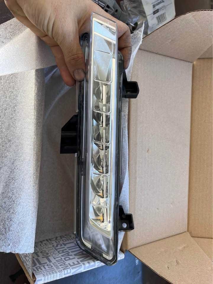 Оригинална Лява LED DRL дневна светлина за Renault Clio 4