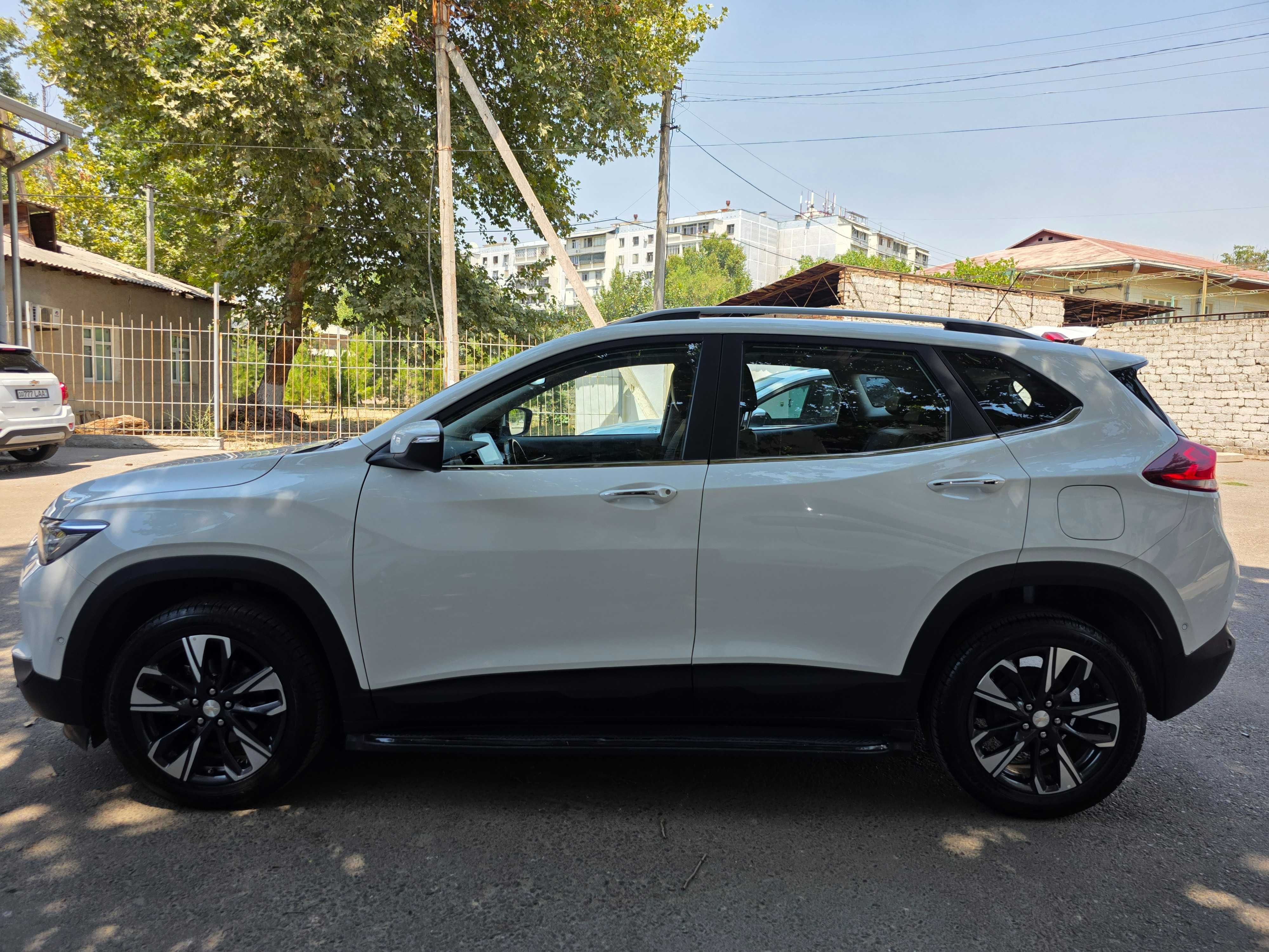Продам свой Chevrolet Tracker II Premier 2022 года выпуска