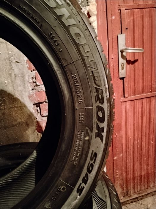 Продавам 4 бр. зимни гуми марка Toyo 215/60/16