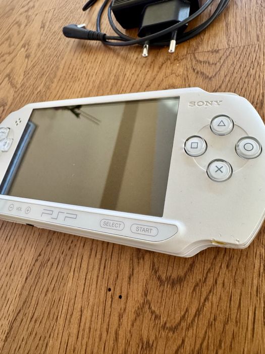 Sony PSP Street E1004 Ice White | Оригинално зарядно |