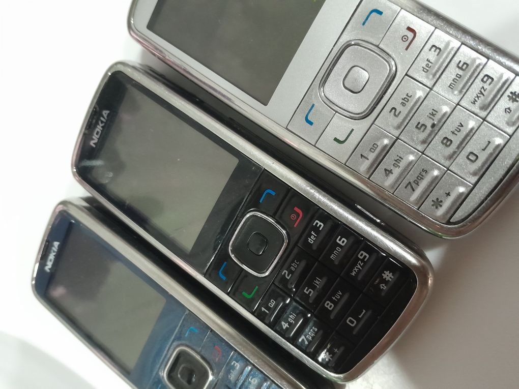 Assalom alekum telefon sotiladi original Nokia perfektum 6275i