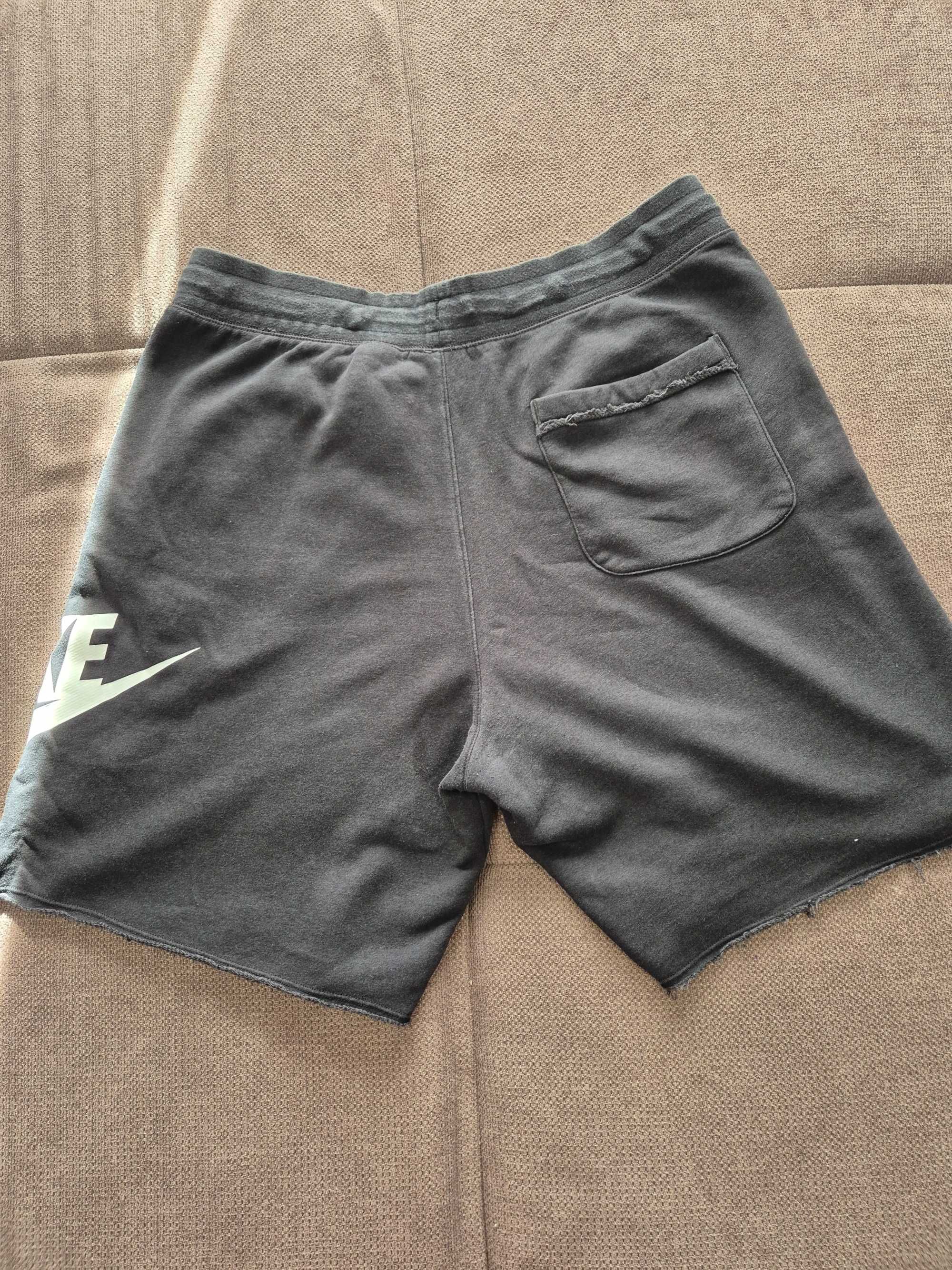 Спортни шорти Nike
