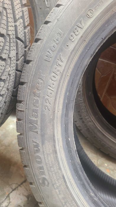 Зимни Гуми Petlas 225/50/17, карани под 2к км. Като нови.