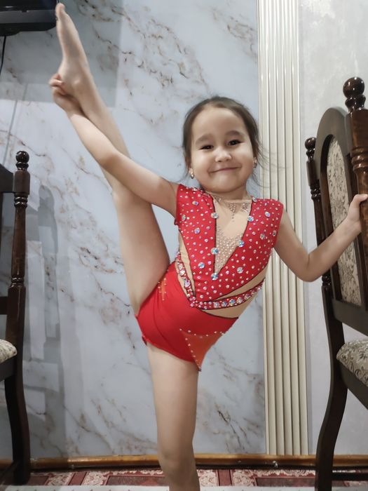 Продам гимнастический купальник