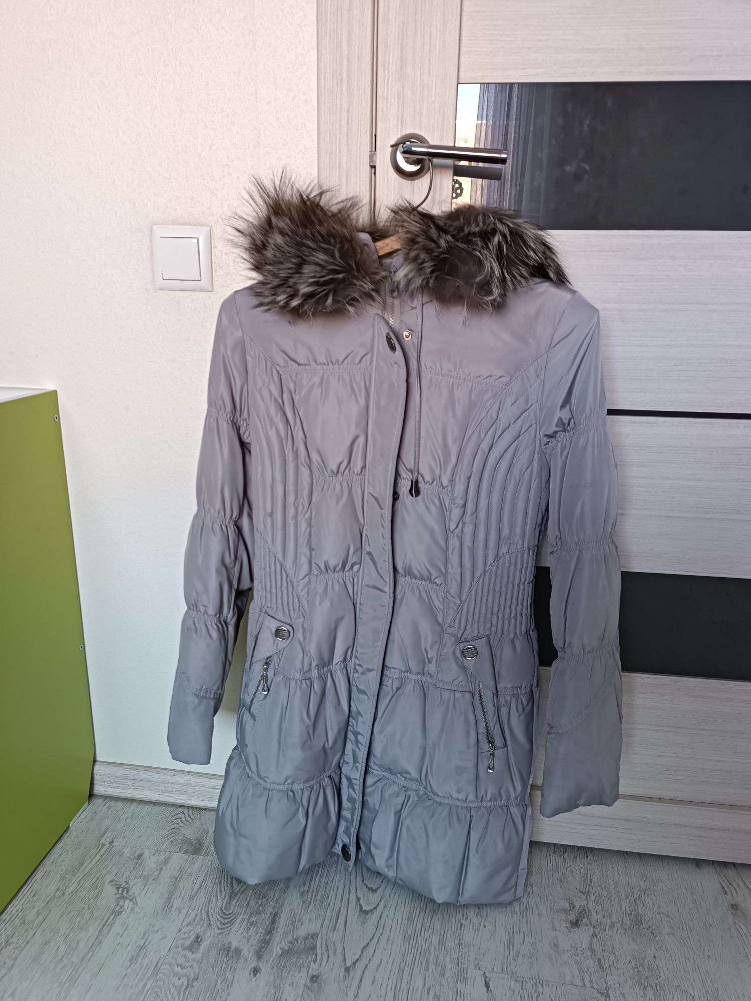 Продам куртку зимнюю женскую