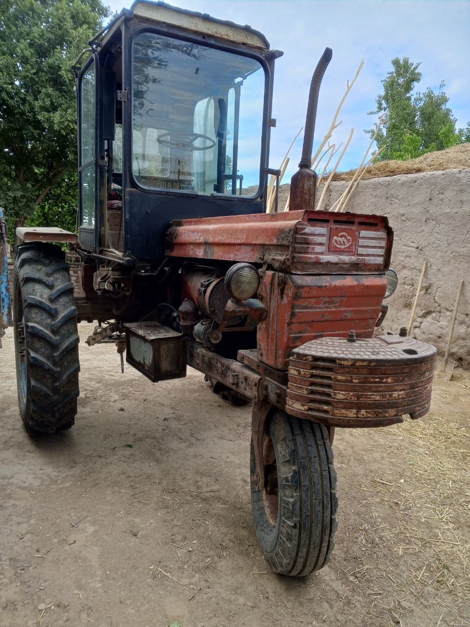 Traktor t 28 bartavoy