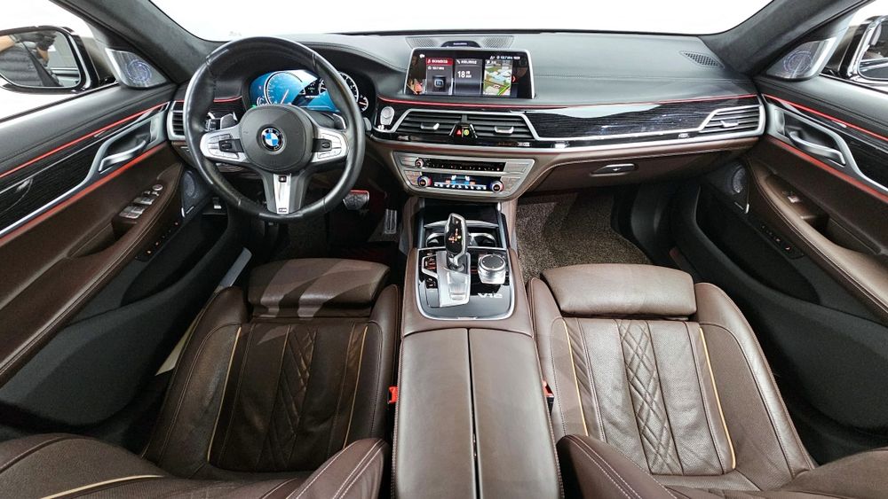 BMW 7-Series M760Li xDrive