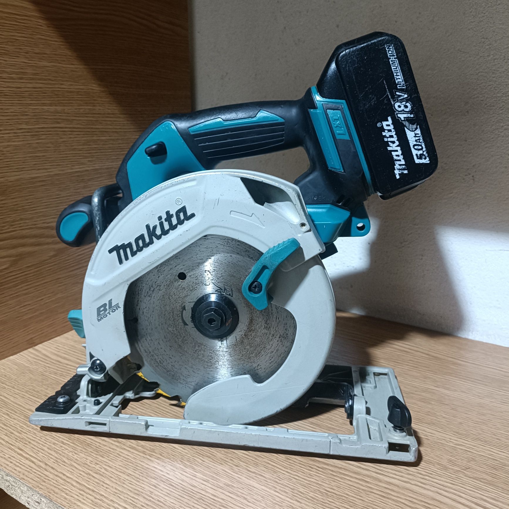 Circular Makita DHS 680