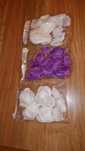 Set petale artificiale albe si mov, decor romantic