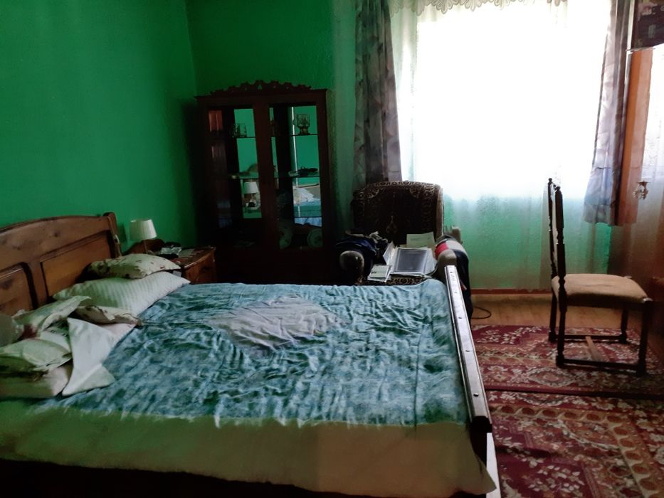 Pat de vanzare cu două  noptiere