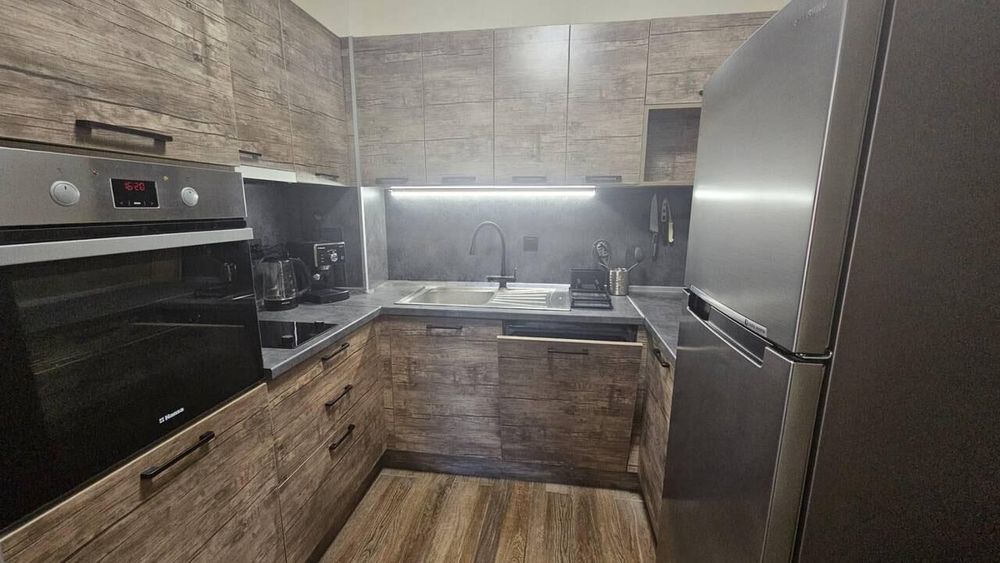 Дава се под наем Тристаен апартамент в Бургас, Сарафово - 105 кв.м за 612 € - Снимка #1