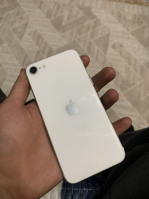 продам Айфон се 2022