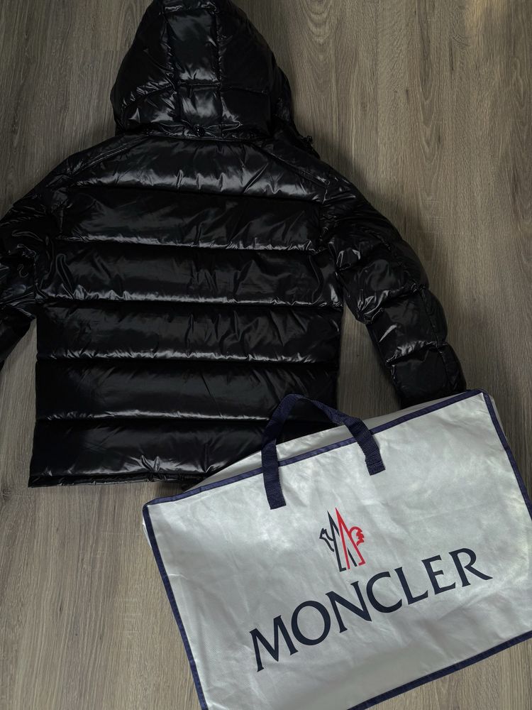 Яке Moncler Maya