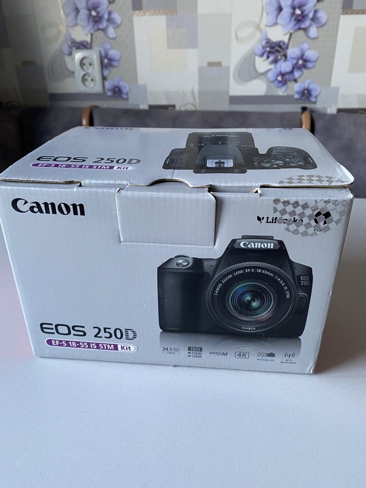 Продам фотоаппарат Canon 250D Kit EFs 18-55mm