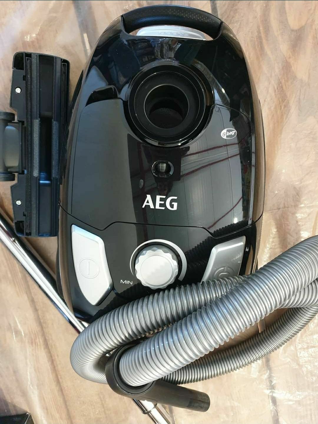 Aspirator AEG VX4-1 -EB