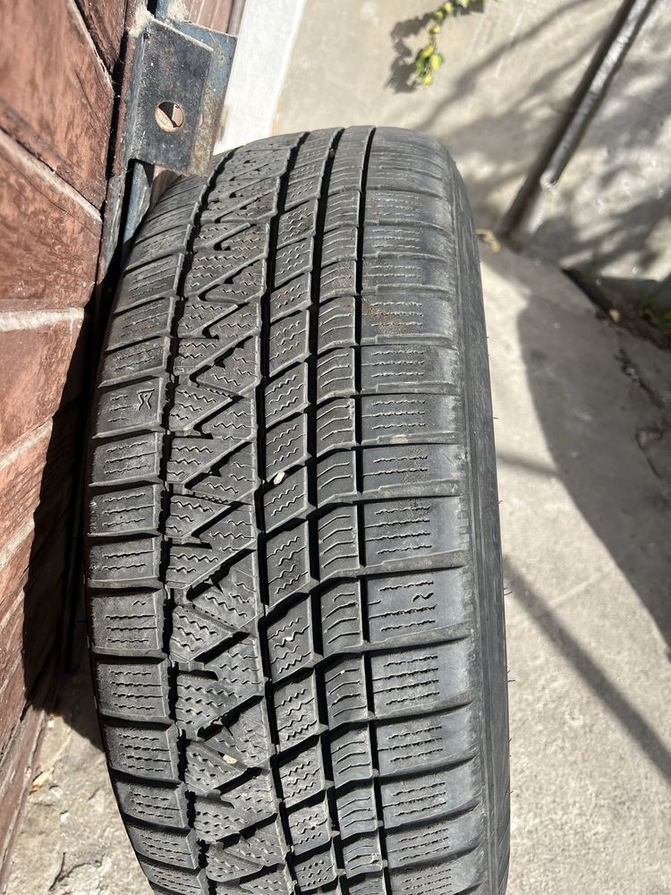 Зимни гуми KUMHO за джип 235.60.18 ДОТ 2021г.карани са малко.Перфектни