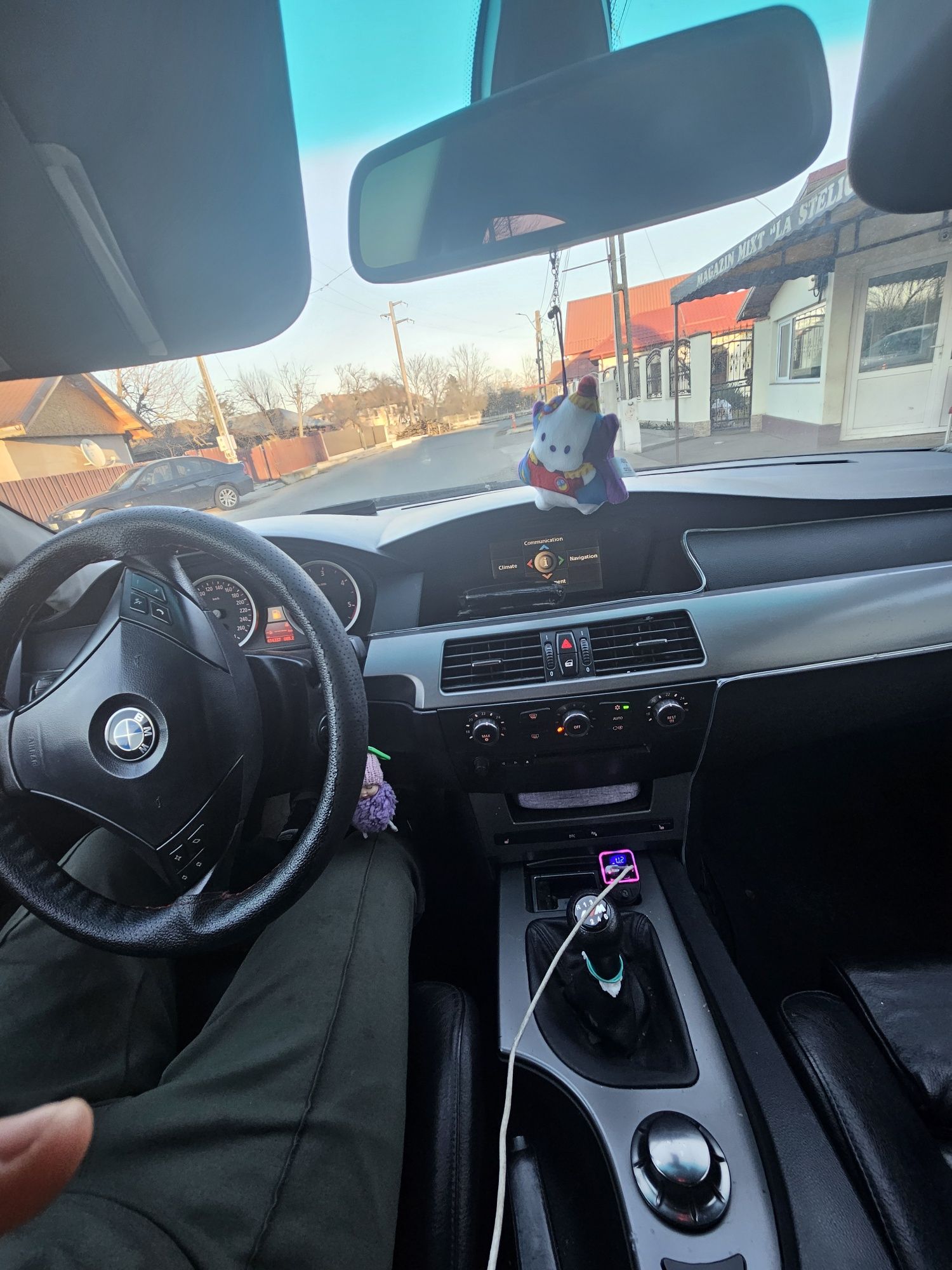 Vând sau schimb e60 cu Passat b6