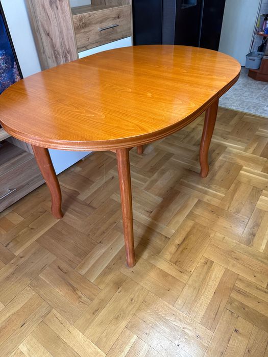 Маса от масивна дървесина цвят череша